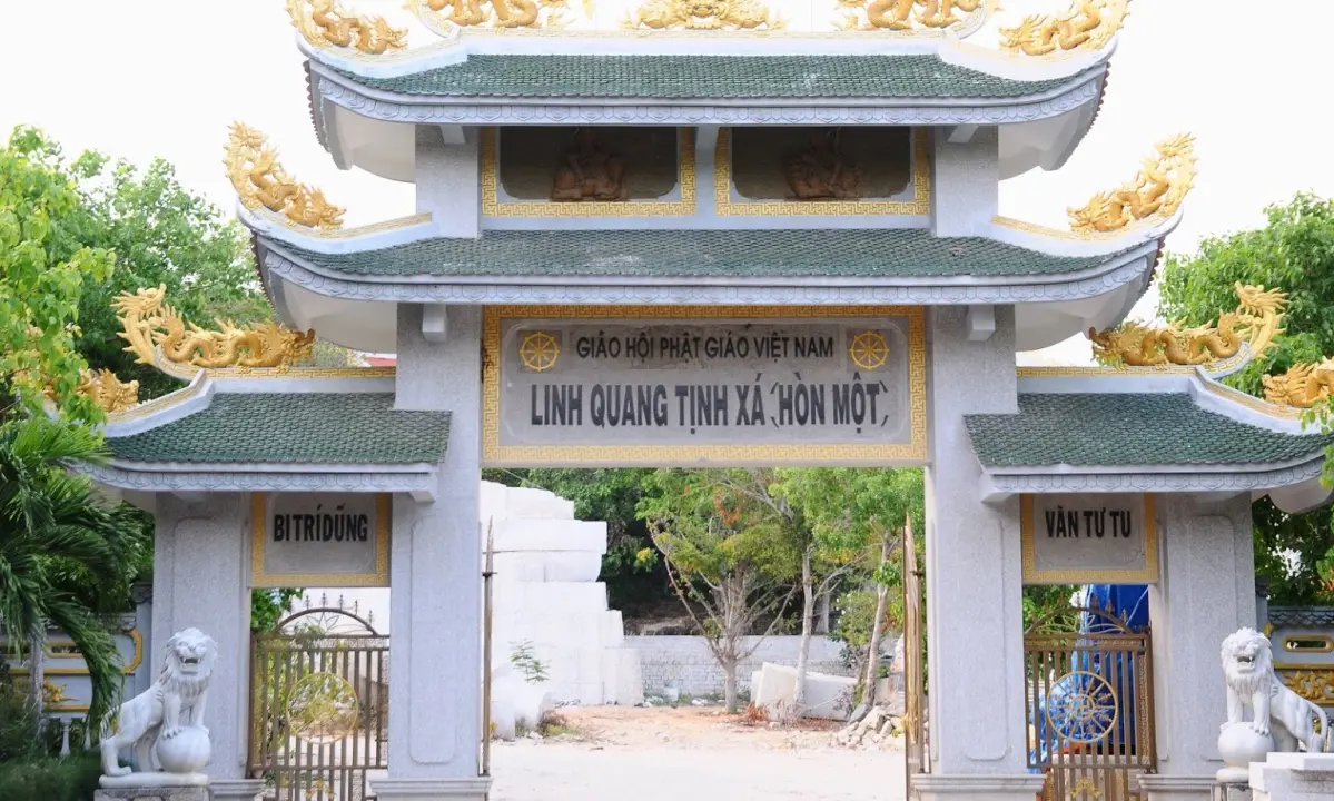 linh-quang-tinh-xa-chua-hon-mot3.jpeg